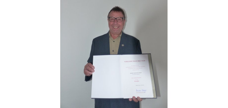 Reimund Theis erhielt die Ehrennadel des Landes Rheinland-Pfalz